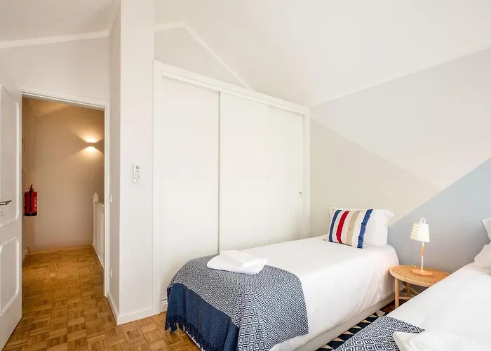 Апартаменты Pointsurprise House